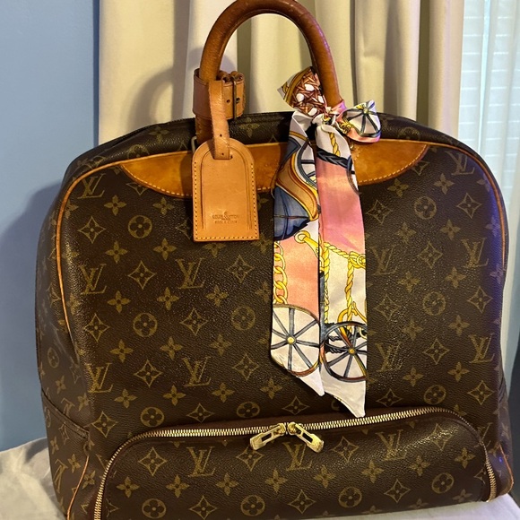 Louis Vuitton Monogram Evasion Travel Bag in Excellent Preloved Condition - Picture 12 of 16